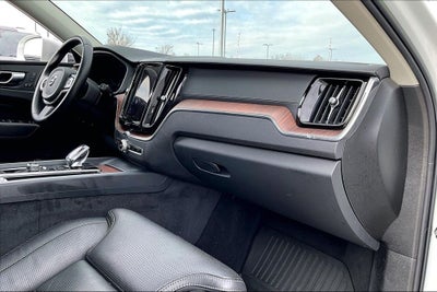 2023 Volvo XC60 B5 Ultimate Bright Theme