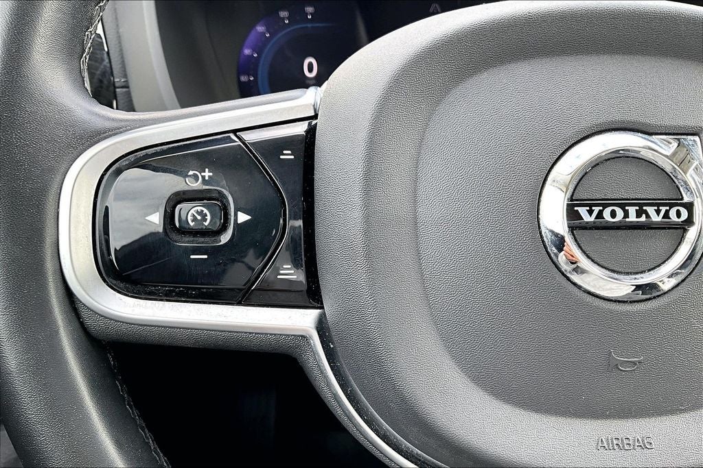 2023 Volvo XC60 B5 Ultimate Bright Theme