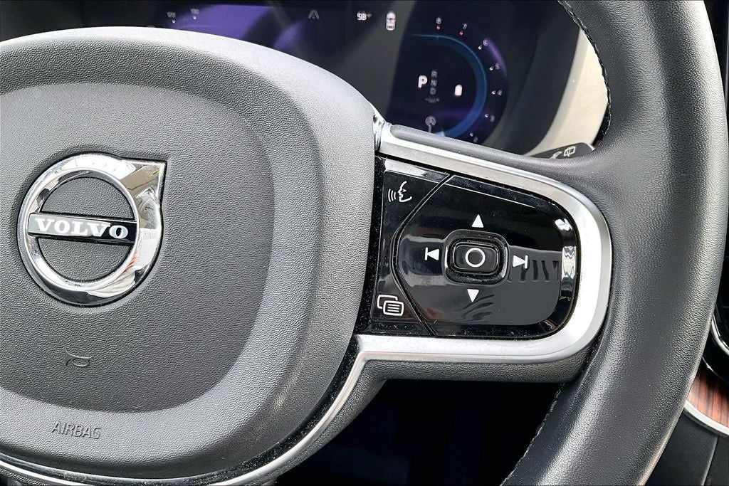 2023 Volvo XC60 B5 Ultimate Bright Theme