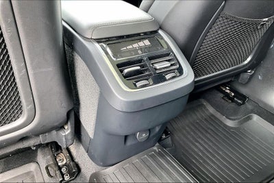 2023 Volvo XC60 B5 Ultimate Bright Theme