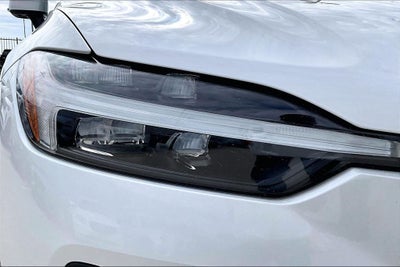 2023 Volvo XC60 B5 Ultimate Bright Theme