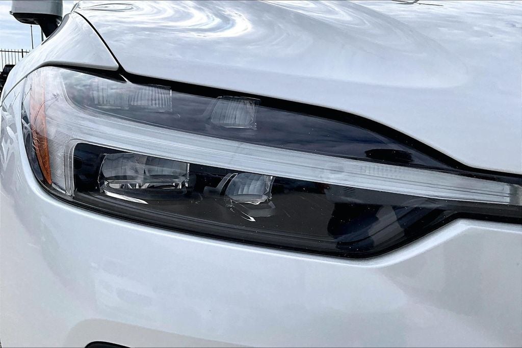 2023 Volvo XC60 B5 Ultimate Bright Theme