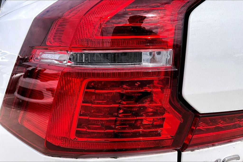 2023 Volvo XC60 B5 Ultimate Bright Theme