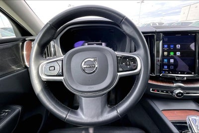 2023 Volvo XC60 B5 Ultimate Bright Theme