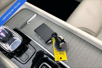 2023 Volvo XC60 B5 Ultimate Bright Theme