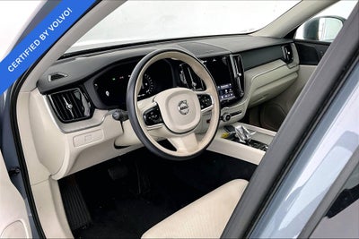2023 Volvo XC60 B5 Ultimate Bright Theme