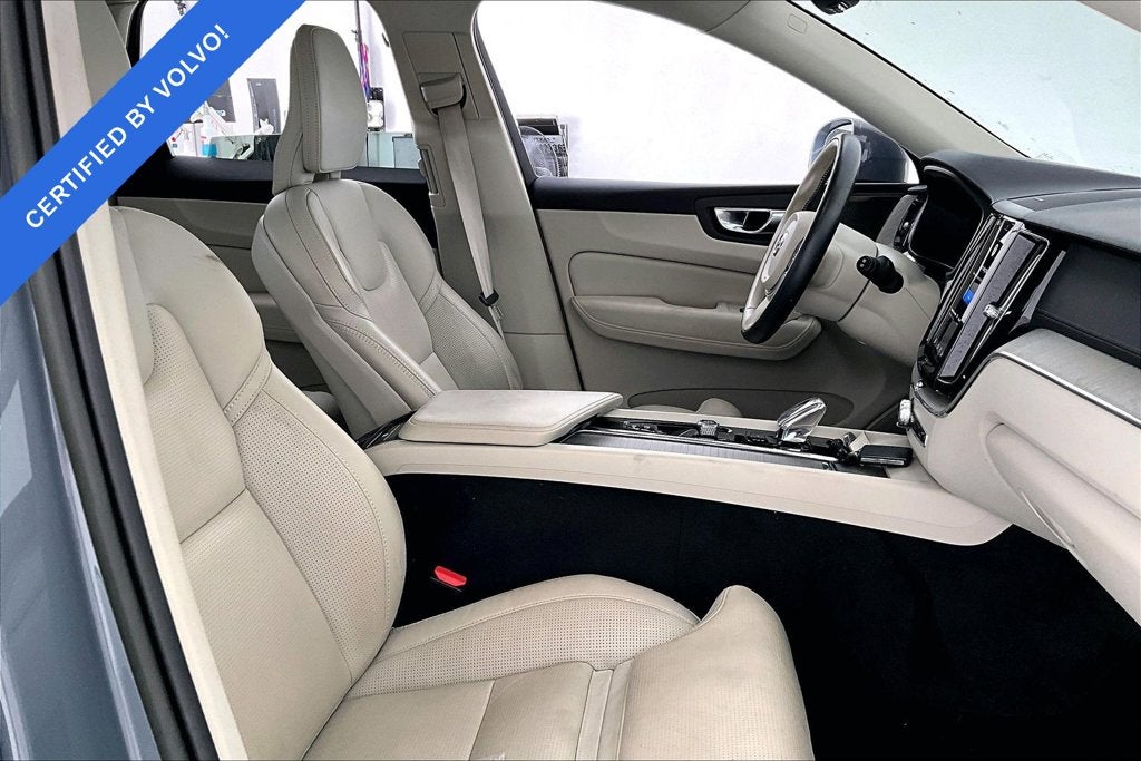 2023 Volvo XC60 B5 Ultimate Bright Theme