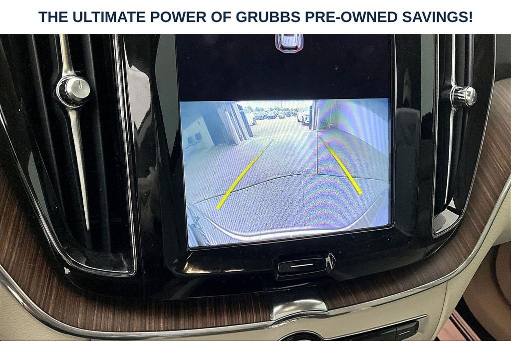 2022 Volvo XC60 B5 Momentum