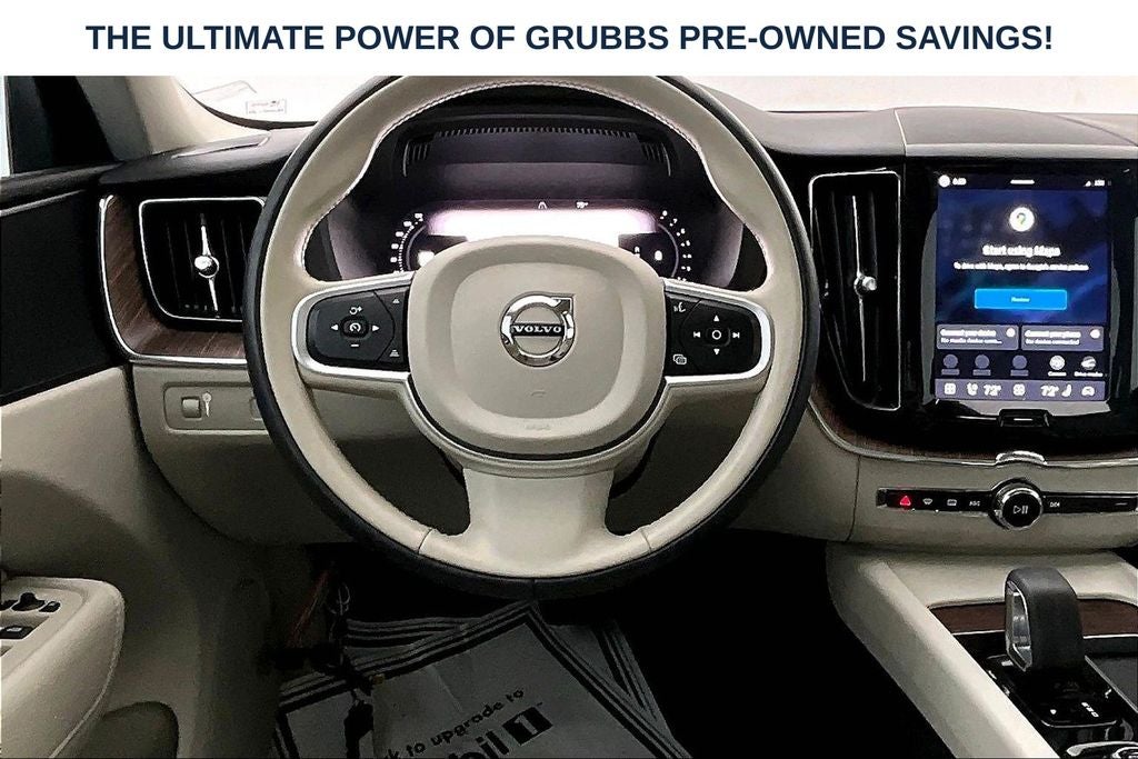 2022 Volvo XC60 B5 Momentum