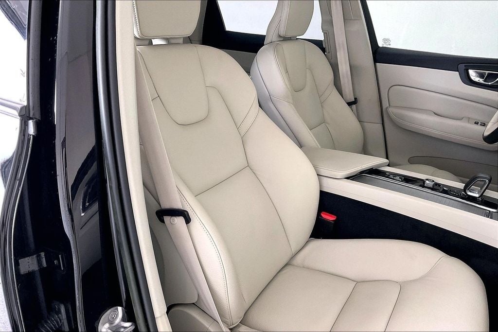 2023 Volvo XC60 B5 Plus Dark Theme