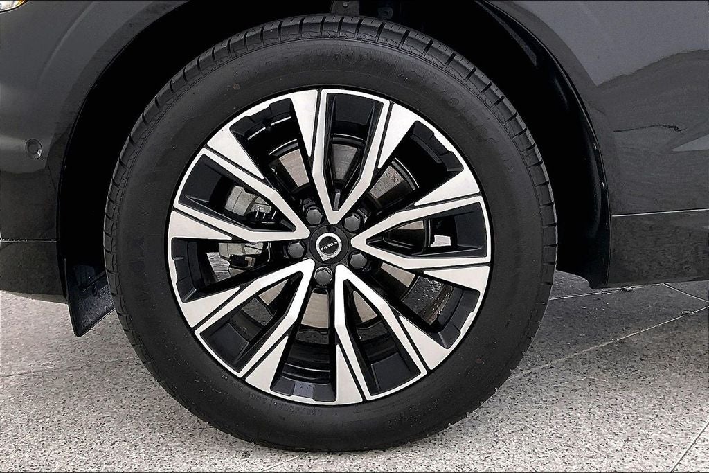 2023 Volvo XC60 B5 Plus Dark Theme