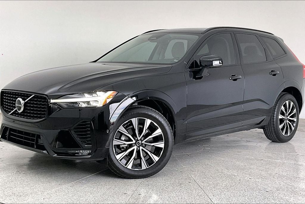 2023 Volvo XC60 B5 Plus Dark Theme