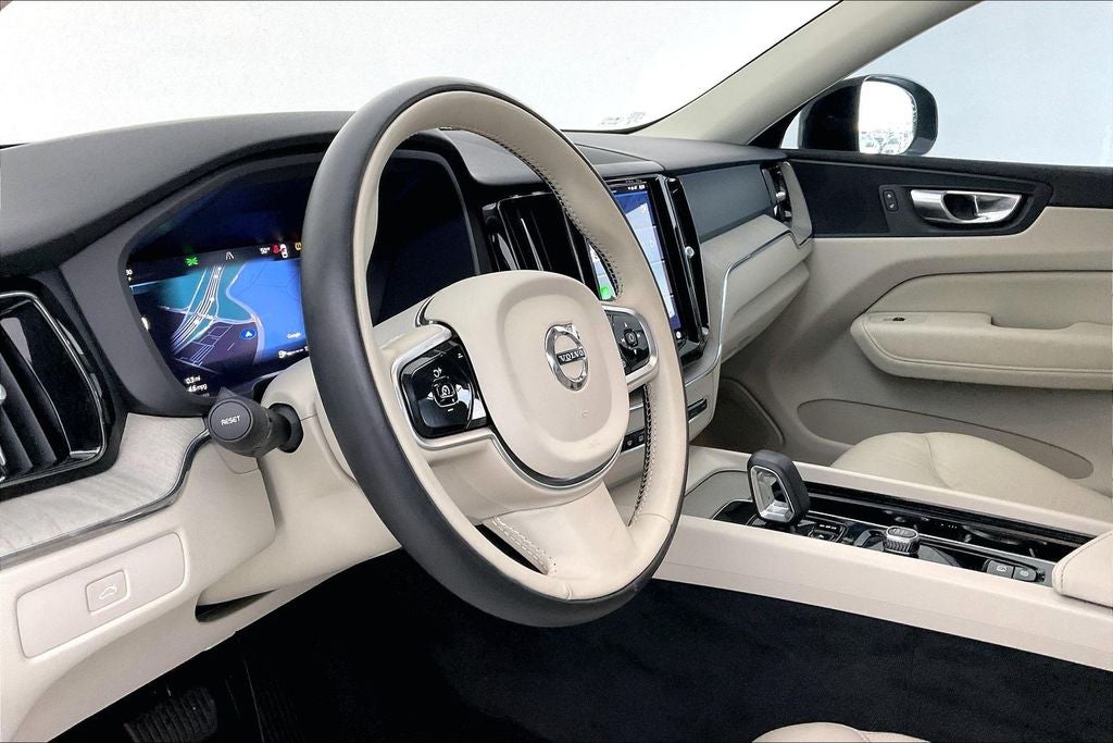 2023 Volvo XC60 B5 Plus Dark Theme
