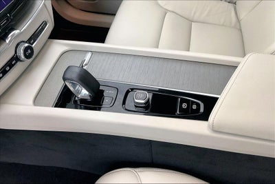 2023 Volvo XC60 B5 Plus Dark Theme