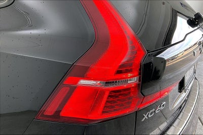 2023 Volvo XC60 B5 Plus Dark Theme