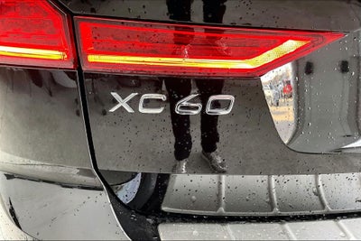 2023 Volvo XC60 B5 Plus Dark Theme