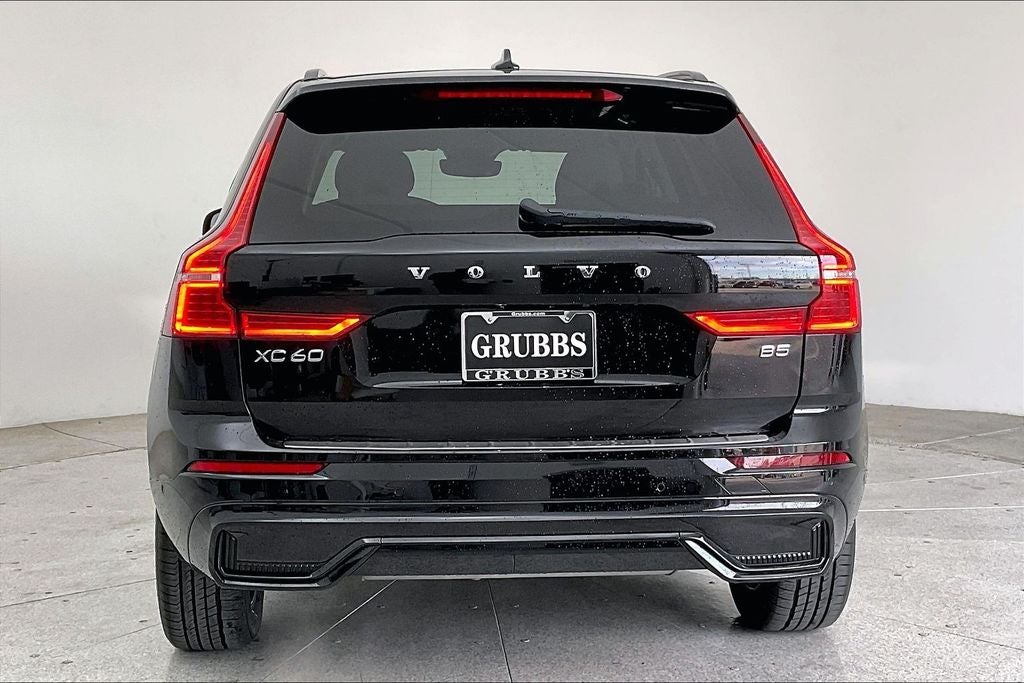 2023 Volvo XC60 B5 Plus Dark Theme