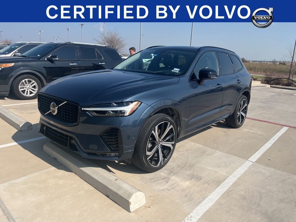 2023 Volvo XC60 B5 Ultimate Dark Theme