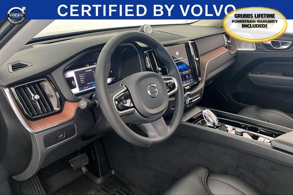 2023 Volvo XC60 B5 Ultimate Dark Theme