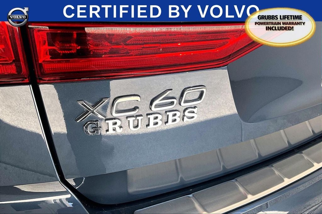 2023 Volvo XC60 B5 Ultimate Dark Theme