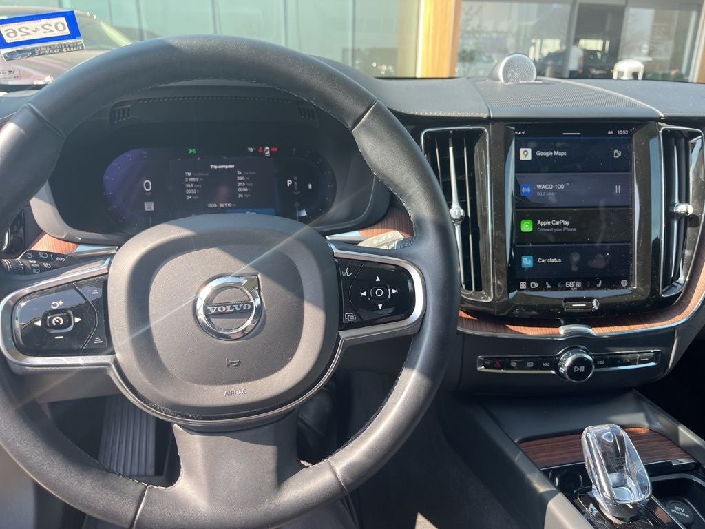 2023 Volvo XC60 B5 Ultimate Dark Theme