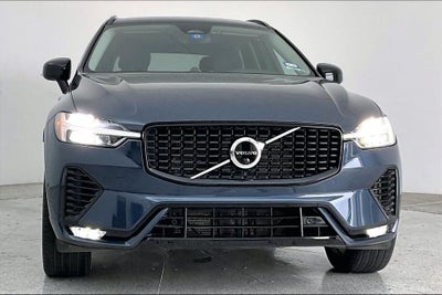 2023 Volvo XC60 B5 Ultimate Dark Theme
