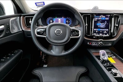 2023 Volvo XC60 B5 Ultimate Dark Theme