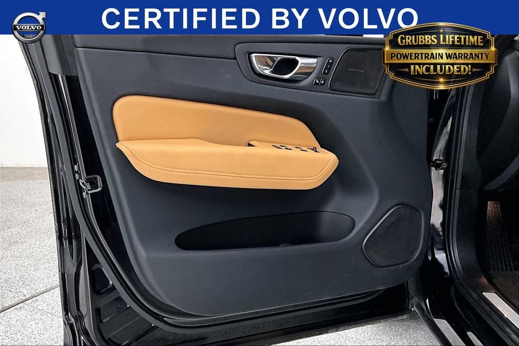 2023 Volvo XC60 B5 Ultimate Dark Theme