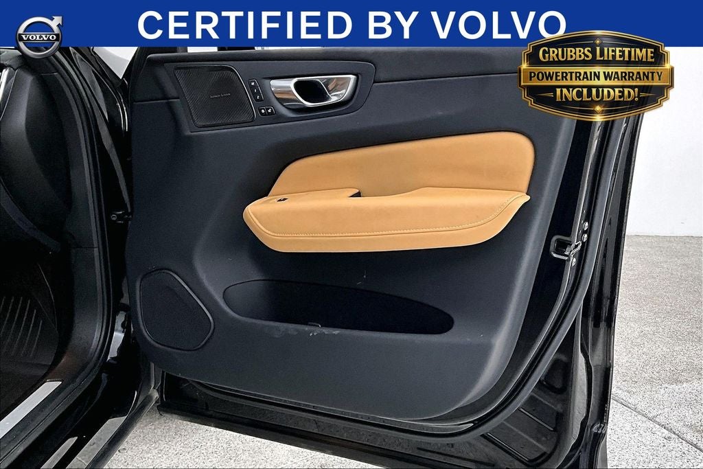2023 Volvo XC60 B5 Ultimate Dark Theme