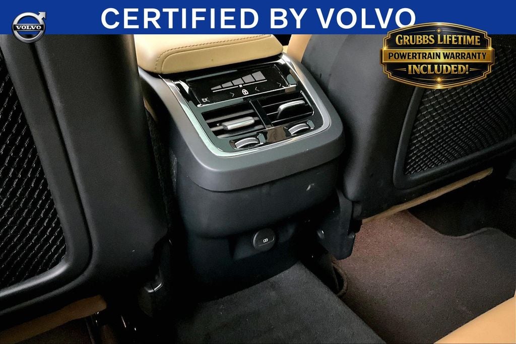 2023 Volvo XC60 B5 Ultimate Dark Theme