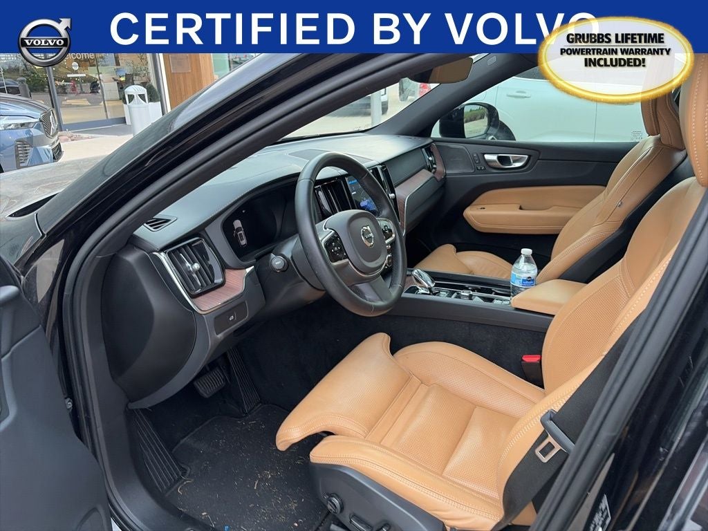 2023 Volvo XC60 B5 Ultimate Dark Theme