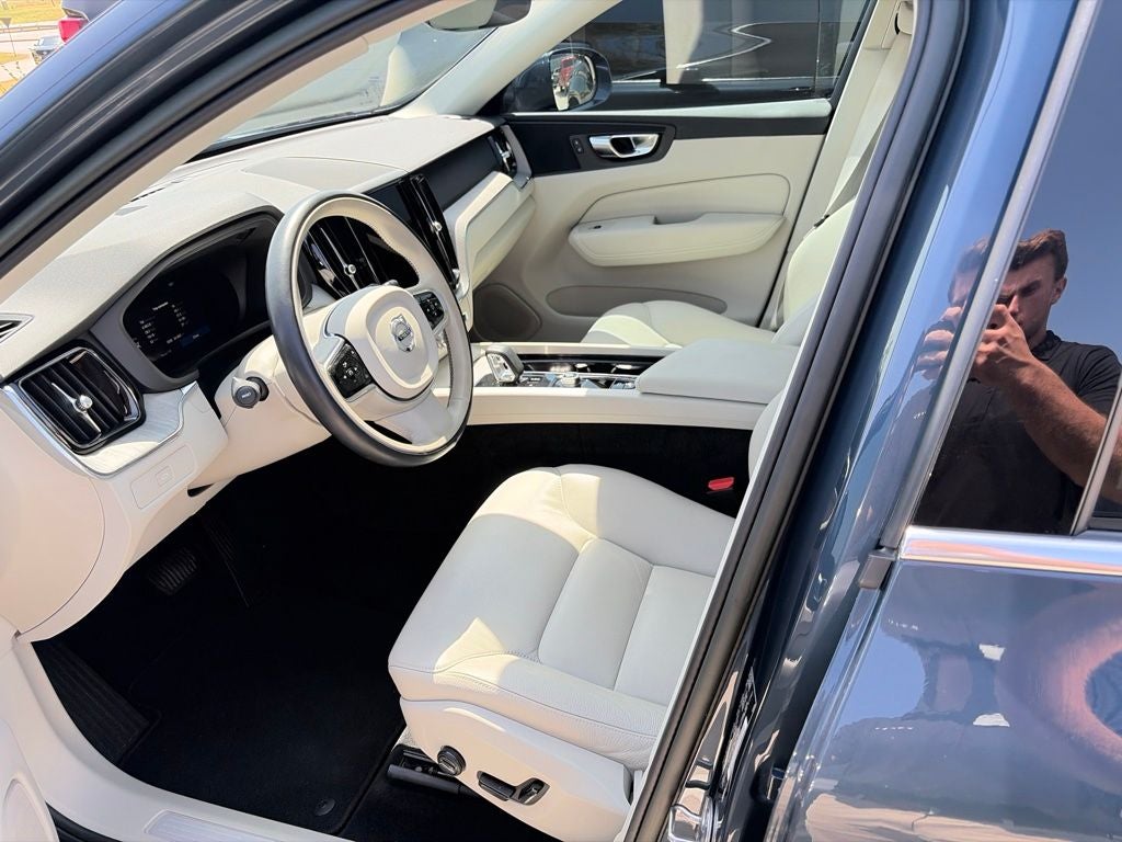 2023 Volvo XC60 B5 Plus Bright Theme