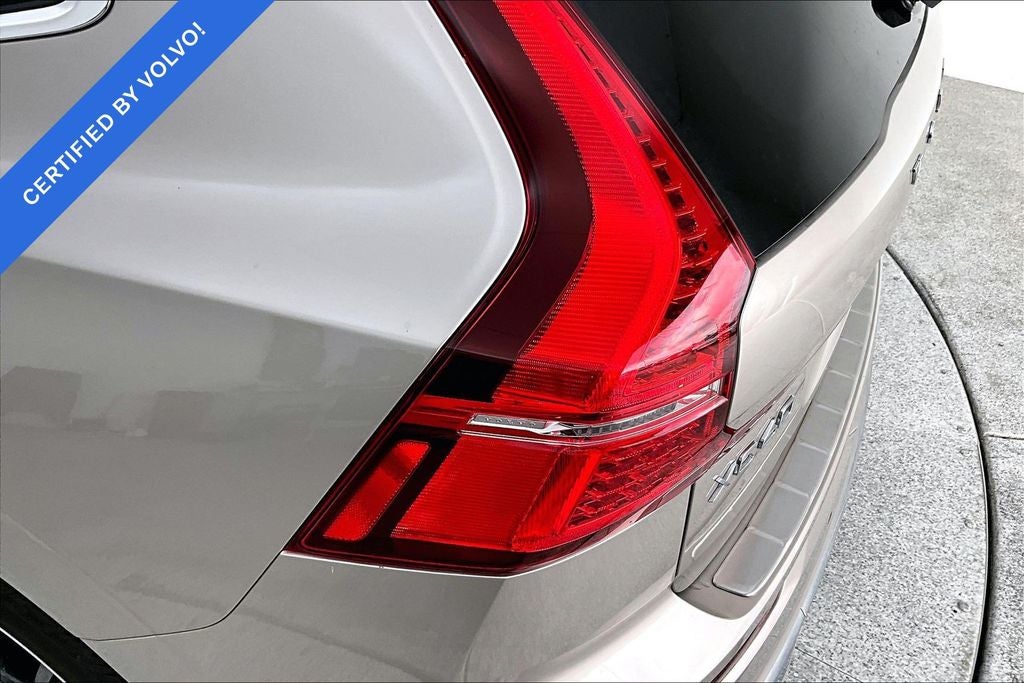 2023 Volvo XC60 B5 Plus Bright Theme