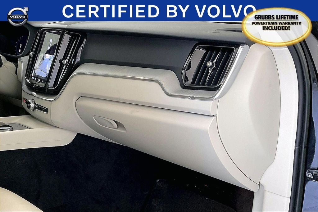 2023 Volvo XC60 B5 Plus Dark Theme