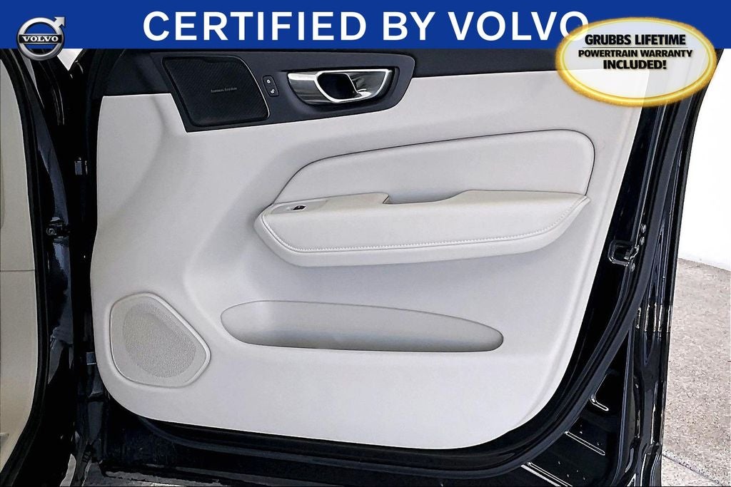 2023 Volvo XC60 B5 Plus Dark Theme