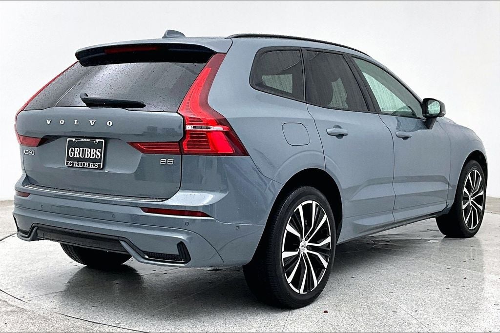 2023 Volvo XC60 B5 Plus Dark Theme