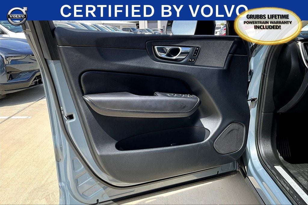 2023 Volvo XC60 B5 Plus Dark Theme