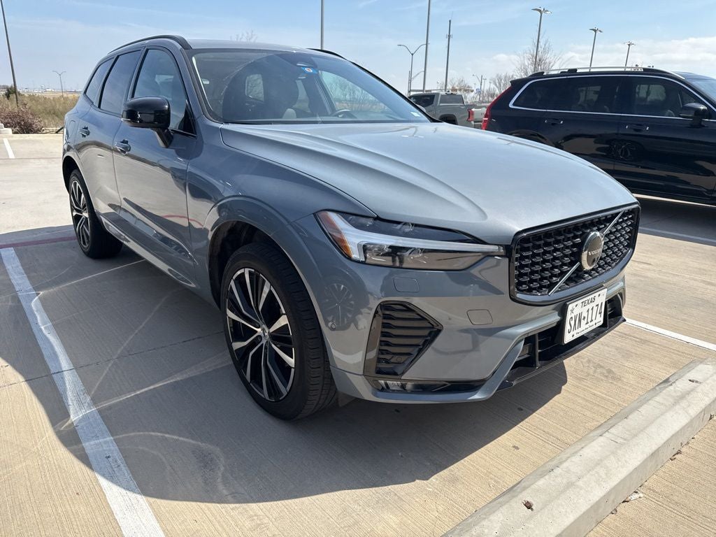 2023 Volvo XC60 B5 Plus Dark Theme