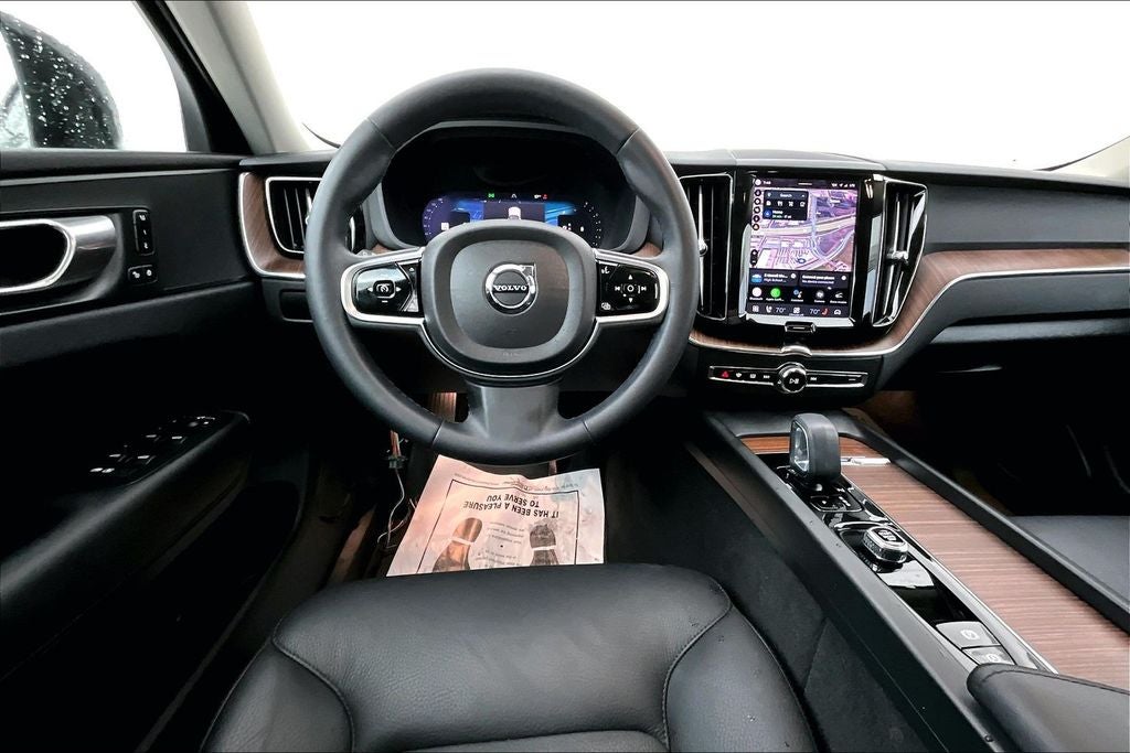 2023 Volvo XC60 B5 Plus Dark Theme