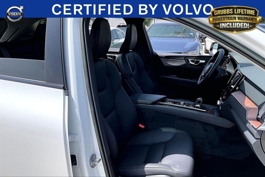 2023 Volvo XC60 B5 Plus Dark Theme