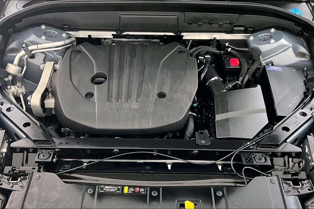 2023 Volvo XC60 B5 Ultimate Dark Theme