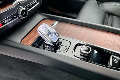 2023 Volvo XC60 B5 Ultimate Dark Theme