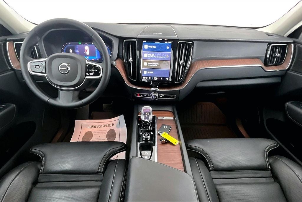 2023 Volvo XC60 B5 Ultimate Dark Theme
