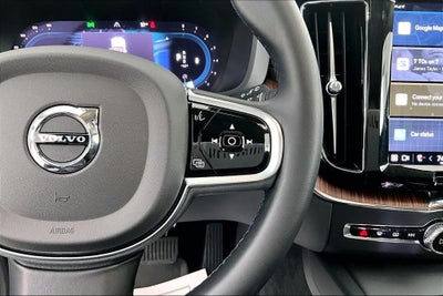 2023 Volvo XC60 B5 Ultimate Dark Theme