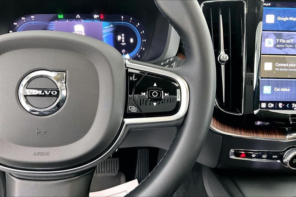 2023 Volvo XC60 B5 Ultimate Dark Theme