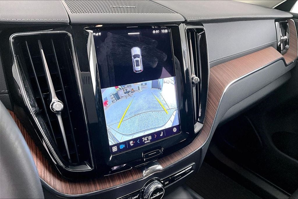 2023 Volvo XC60 B5 Ultimate Dark Theme