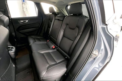 2023 Volvo XC60 B5 Ultimate Dark Theme