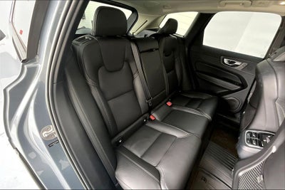 2023 Volvo XC60 B5 Ultimate Dark Theme