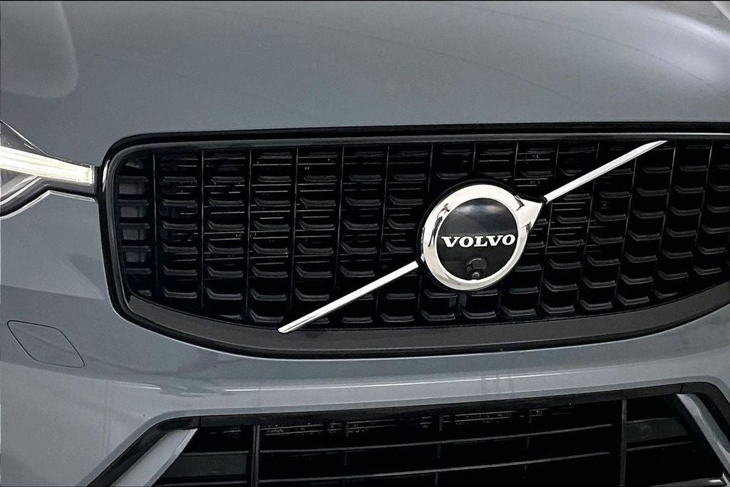 2023 Volvo XC60 B5 Ultimate Dark Theme