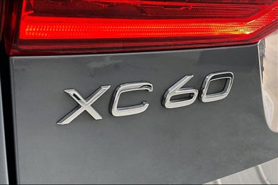 2023 Volvo XC60 B5 Ultimate Dark Theme